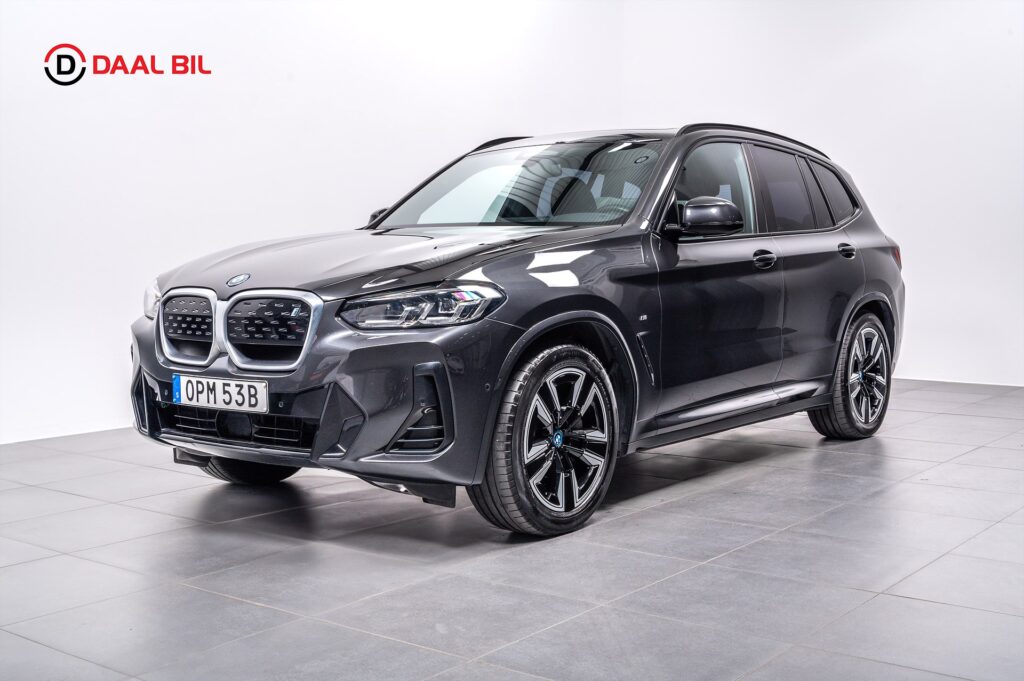 BMW IX3 286HK M-SPORT PANO B-KAM NAVI SKINN RATTVÄRME