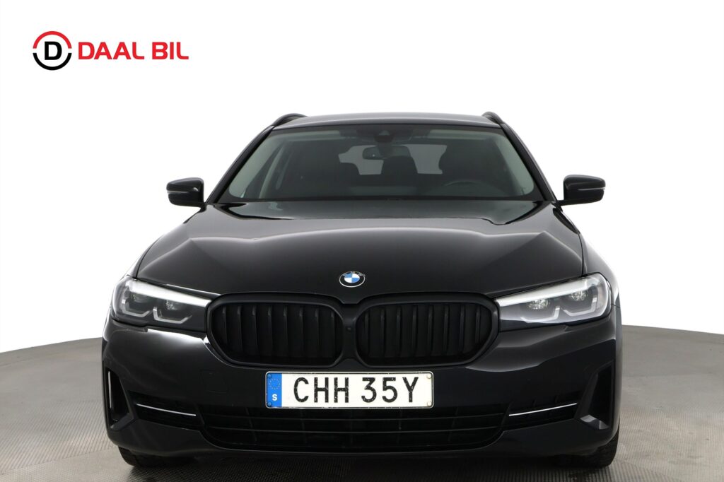 BMW 520D XDRIVE TOURING 190HK SPORT LINE DRAG B-KAM P-VÄRM LÄDER