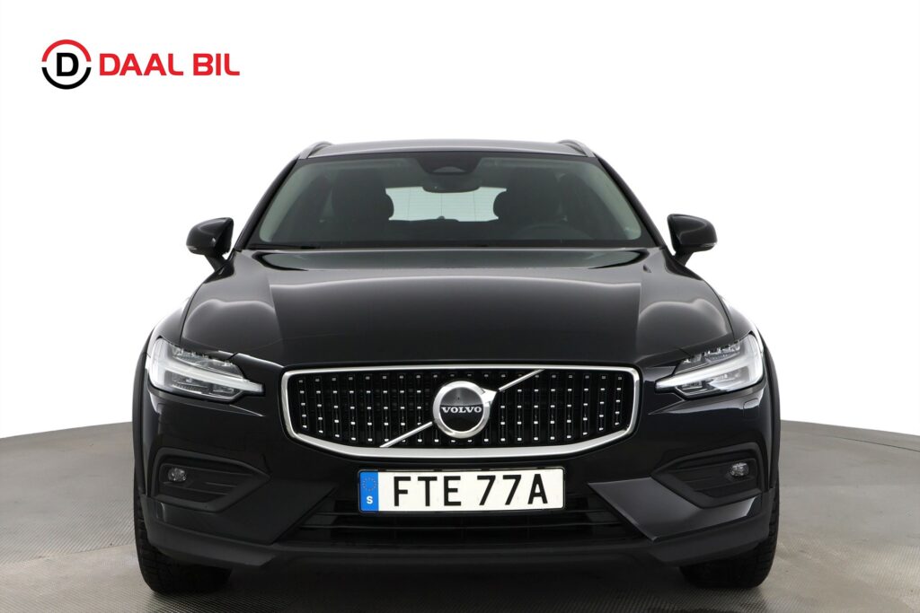 Volvo V60 Cross Country B4 AWD 197HK CORE VÄRMARE B-KAMERA NFC NAVIGATION