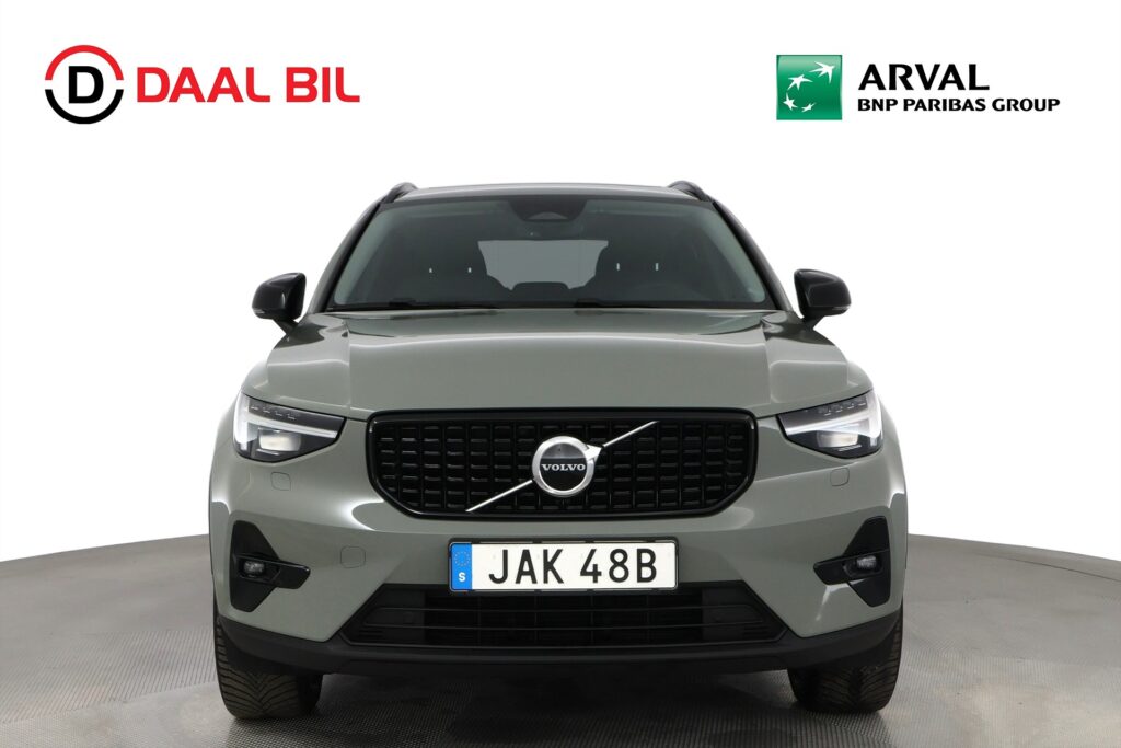 Volvo XC40 B3 163HK ULTIMATE DARK PANO H/K® DRAG
