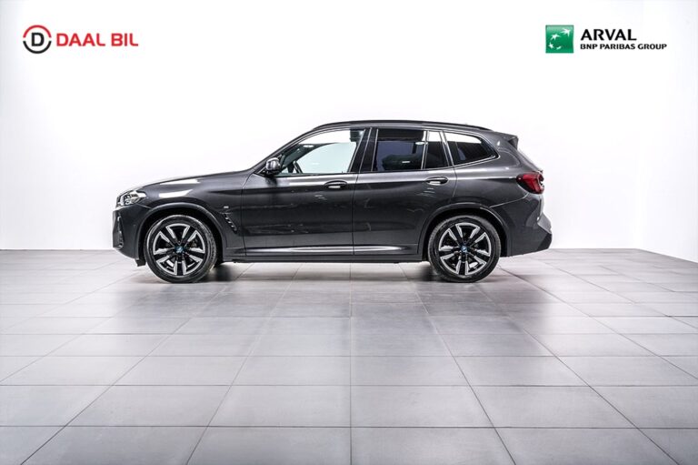 BMW IX3 286HK M-SPORT PANO B-KAM NAVI SKINN RATTVÄRME