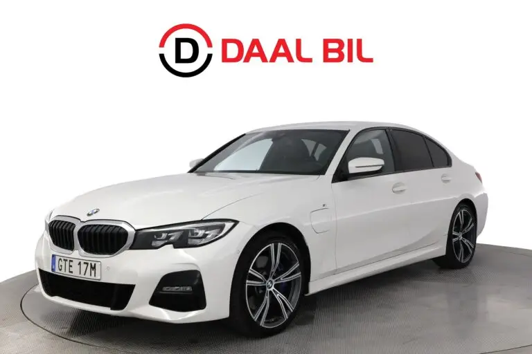 BMW 330e XDRIVE SEDAN 292HK M-SPORT COCKPIT KUPÉVÄRMARE P-SENS