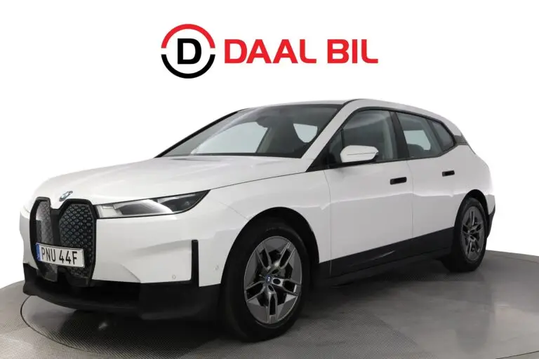 BMW iX xDRIVE40 326HK 76,6kWh DRAGKROK VÄRMARE NAVI B-KAM MOMS
