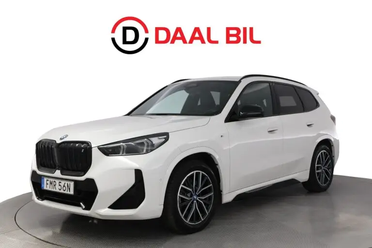 BMW iX1 xDRIVE30 64,7 kWh 306HK M-SPORT DRAG P-VÄRM HUD 3D-VIEW