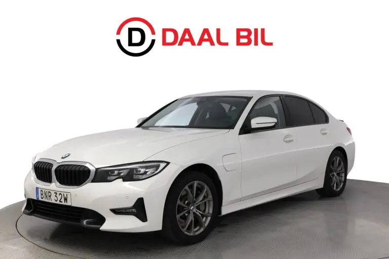 BMW 330e SEDAN 292HK SPORT LINE NAVI P-SENS NFC COCKPIT HI-FI